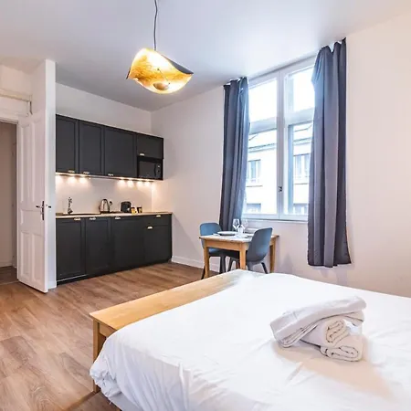 Appartement Tournelles Vue Cathedrale-maison Du Xvie Siècle Classé Reims