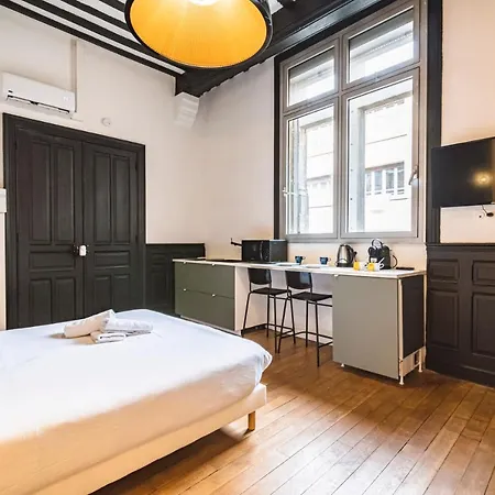 Apartment Tournelles Vue Cathedrale- Maison Climatisee Du Xvie Siecle Classee Reims