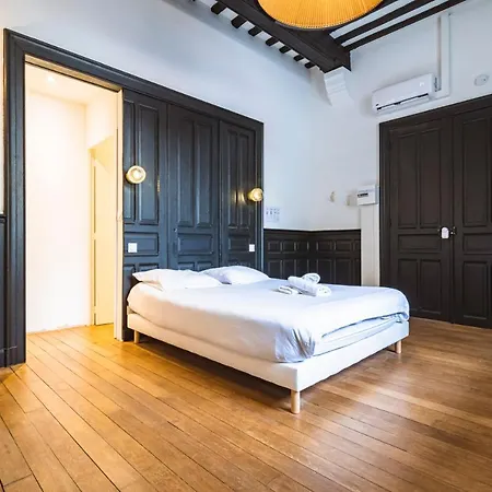 Tournelles Vue Cathedrale-maison Du Xvie Siècle Classé *