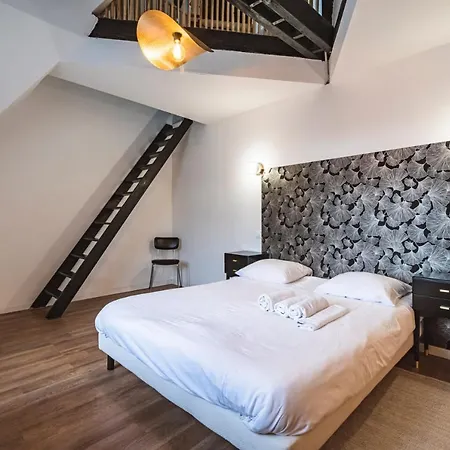 Tournelles Vue Cathedrale-maison Du Xvie Siècle Classé *