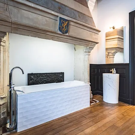 Tournelles Vue Cathedrale-maison Du Xvie Siècle Classé