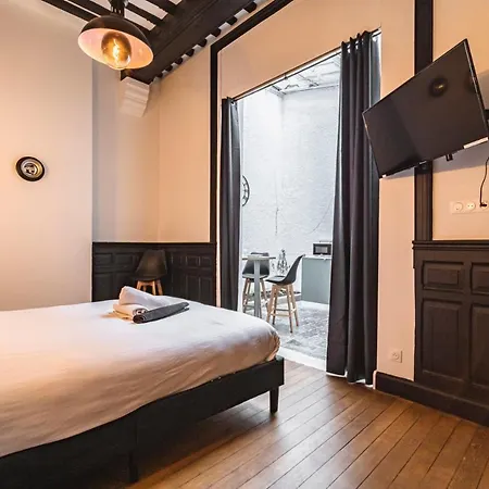 Tournelles Vue Cathedrale-maison Du Xvie Siècle Classé Appartement