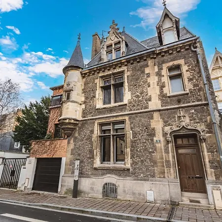 Tournelles Vue Cathedrale-maison Du Xvie Siècle Classé Appartement