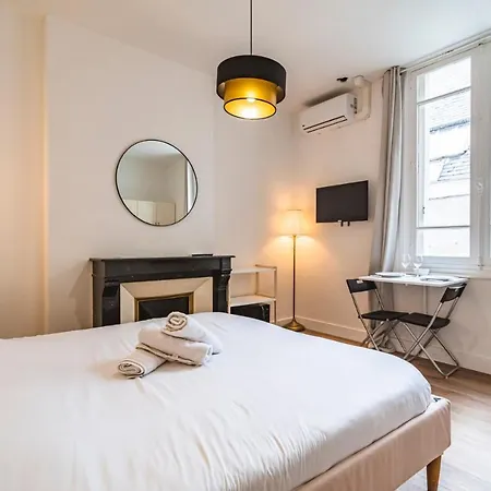 Tournelles Vue Cathedrale- Maison Climatisee Du Xvie Siecle Classee Apartment