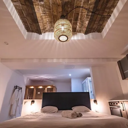 Tournelles Vue Cathedrale-maison Du Xvie Siècle Classé